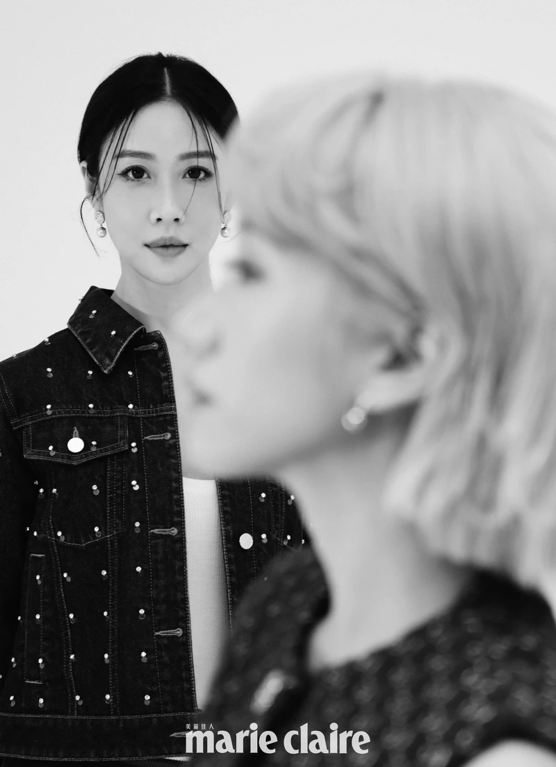 （金百倫）亮片刺繡牛仔外套、白色背心、耳環，all by Gucci。（Lulu 黃路梓茵）GG羊圈羊毛馬甲、白色背心、耳環，all by Gucci。