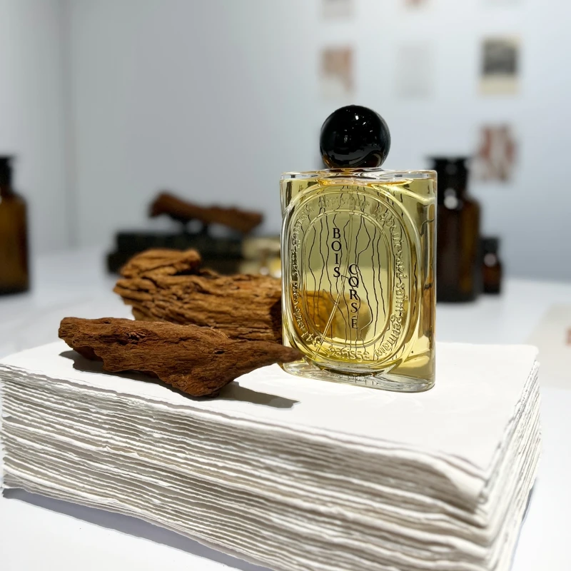 Diptyque BOIS CORSÉ撫木之息淡香精實拍。 Diptyque BOIS CORSÉ撫木之息淡香精實拍。