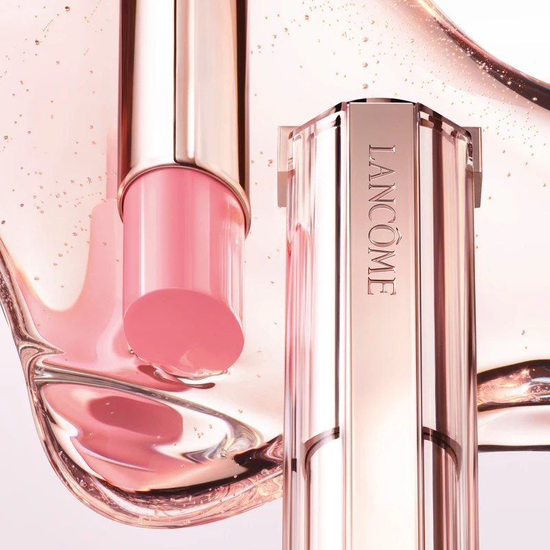 LANCOME蘭蔻唯我玫瑰裸光潤唇膏情境圖。 LANCOME蘭蔻唯我玫瑰裸光潤唇膏情境圖。