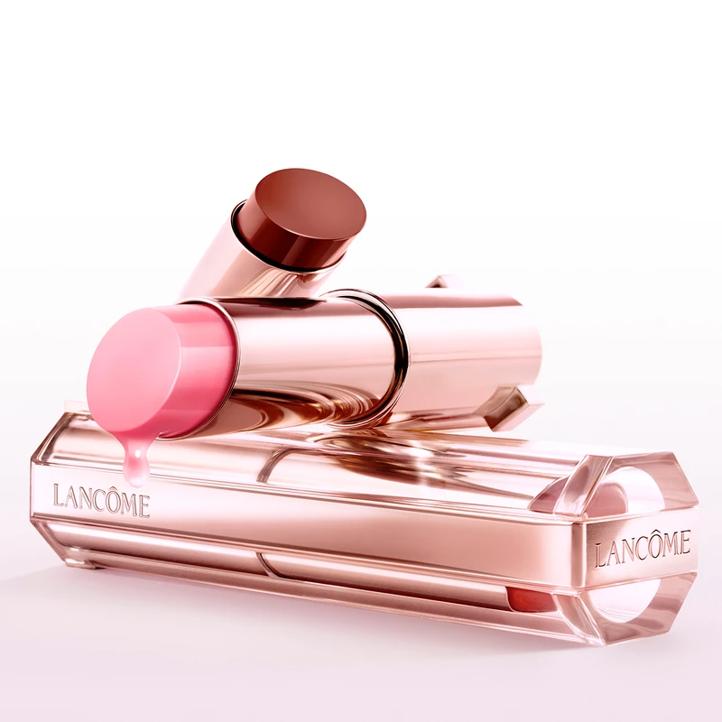 LANCOME蘭蔻唯我玫瑰裸光潤唇膏情境圖。 LANCOME蘭蔻唯我玫瑰裸光潤唇膏情境圖。