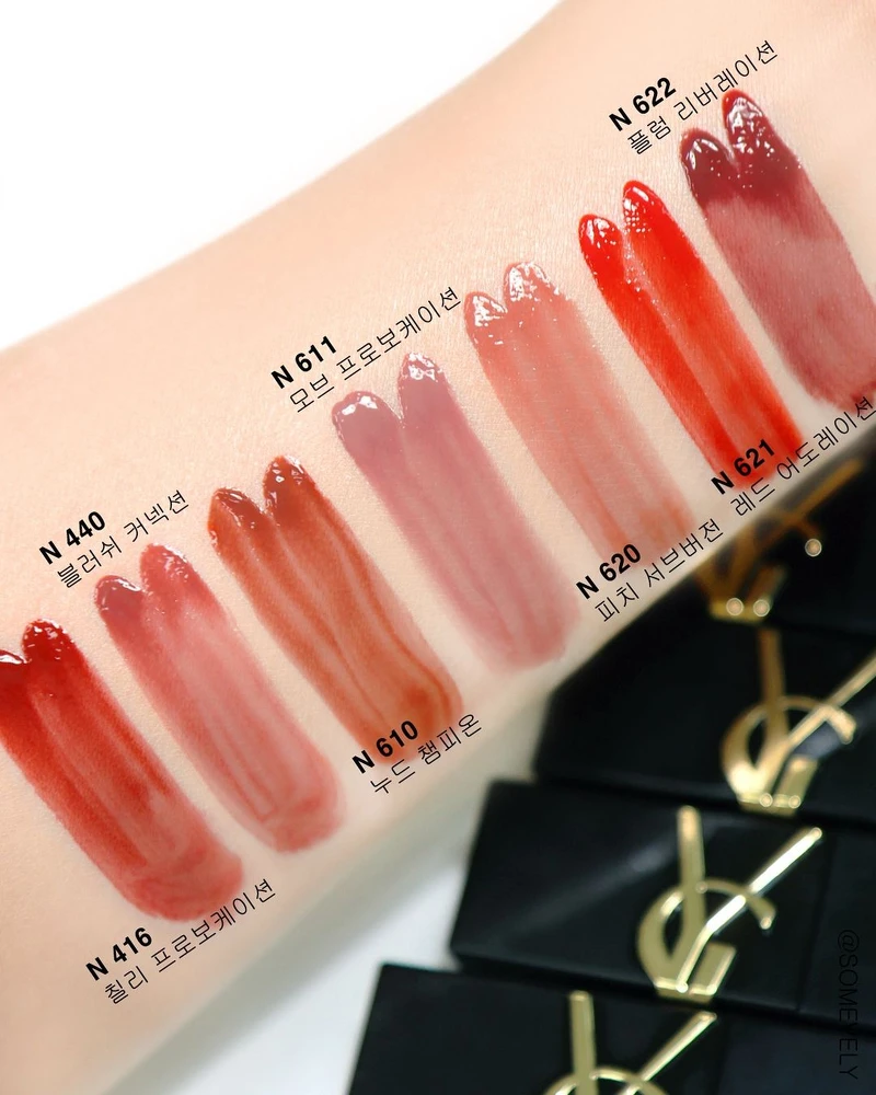 YSL奢華印記鎖心光唇釉試色。Photo/IG@somevely YSL奢華印記鎖心光唇釉試色。Photo/IG@somevely