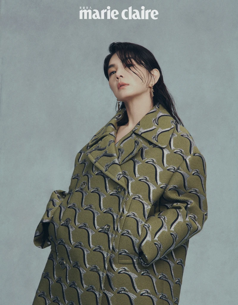 (Ella 陳嘉樺)緹花雙排釦短大衣,Gucci。 (Ella 陳嘉樺)緹花雙排釦短大衣,Gucci。