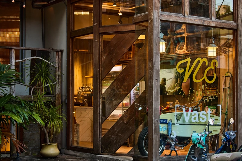 外觀讓人宛如來到美西海岸的海邊小屋。 外觀讓人宛如來到美西海岸的海邊小屋。