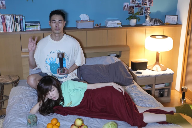 《今夜一起為愛鼓掌》Ella陳嘉樺因陰道痙攣吃肌肉鬆弛劑放鬆竟昏迷,遭楊祐寧扛來折去擺拍成佛 《今夜一起為愛鼓掌》Ella陳嘉樺因陰道痙攣吃肌肉鬆弛劑放鬆竟昏迷,遭楊祐寧扛來折去擺拍成佛