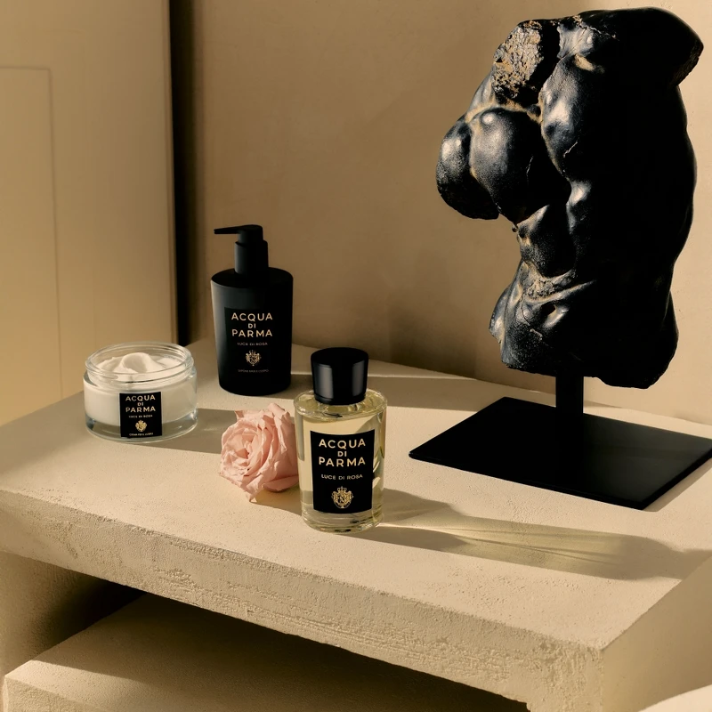 Acqua di Parma曦光玫瑰淡香精20ml,NT4,700、100ml,NT10,800、180ml,NT13,000、曦光玫瑰手部身體潔膚露300ml,NT2,600、身體乳150ml, NT3,900 Acqua di Parma曦光玫瑰淡香精20ml,NT4,700、100ml,NT10,800、180ml,NT13,000、曦光玫瑰手部身體潔膚露300ml,NT2,600、身體乳150ml, NT3,900