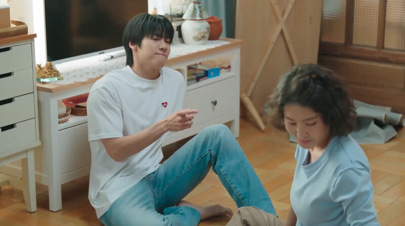 裵東鎮正在洗腦裵媽投資他買IG追蹤者 裵東鎮正在洗腦裵媽投資他買IG追蹤者