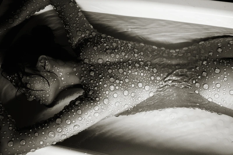 〈PISCES 雙魚〉 〈PISCES 雙魚〉