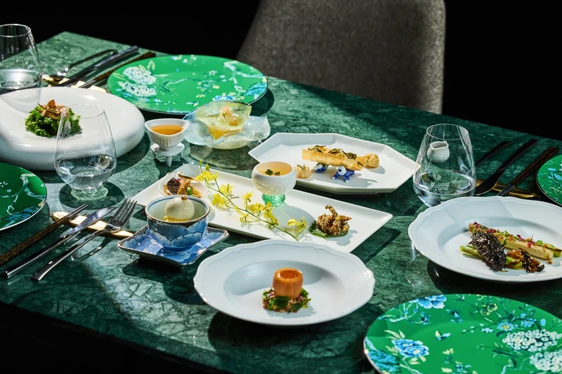 「aMaze 心宴」就以西式用餐體驗為特色,將傳統、現代風味巧妙融合,打造精彩的創新中菜。 「aMaze 心宴」就以西式用餐體驗為特色,將傳統、現代風味巧妙融合,打造精彩的創新中菜。