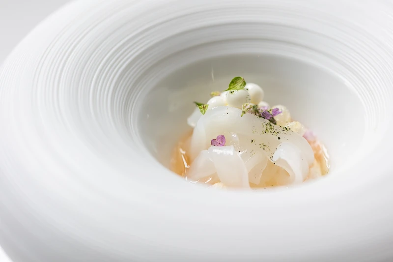 鹽之華主廚黎俞君創作料理「軟絲麵」。