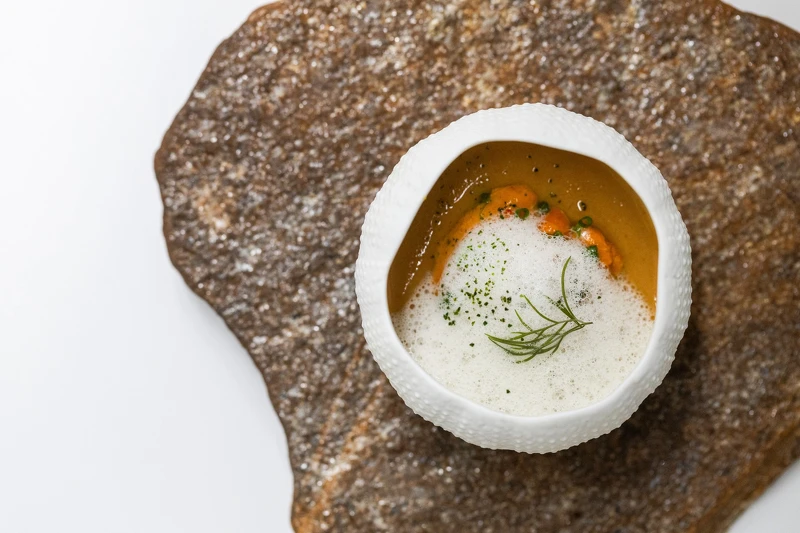 「16 By Flo」Florence Dalia創作料理「海膽蒸蛋」。