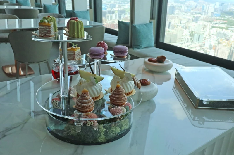 近日行政主廚 Josh 與甜點副主廚 Tony 聯手打造「MiraWan」夏季新菜。 近日行政主廚 Josh 與甜點副主廚 Tony 聯手打造「MiraWan」夏季新菜。