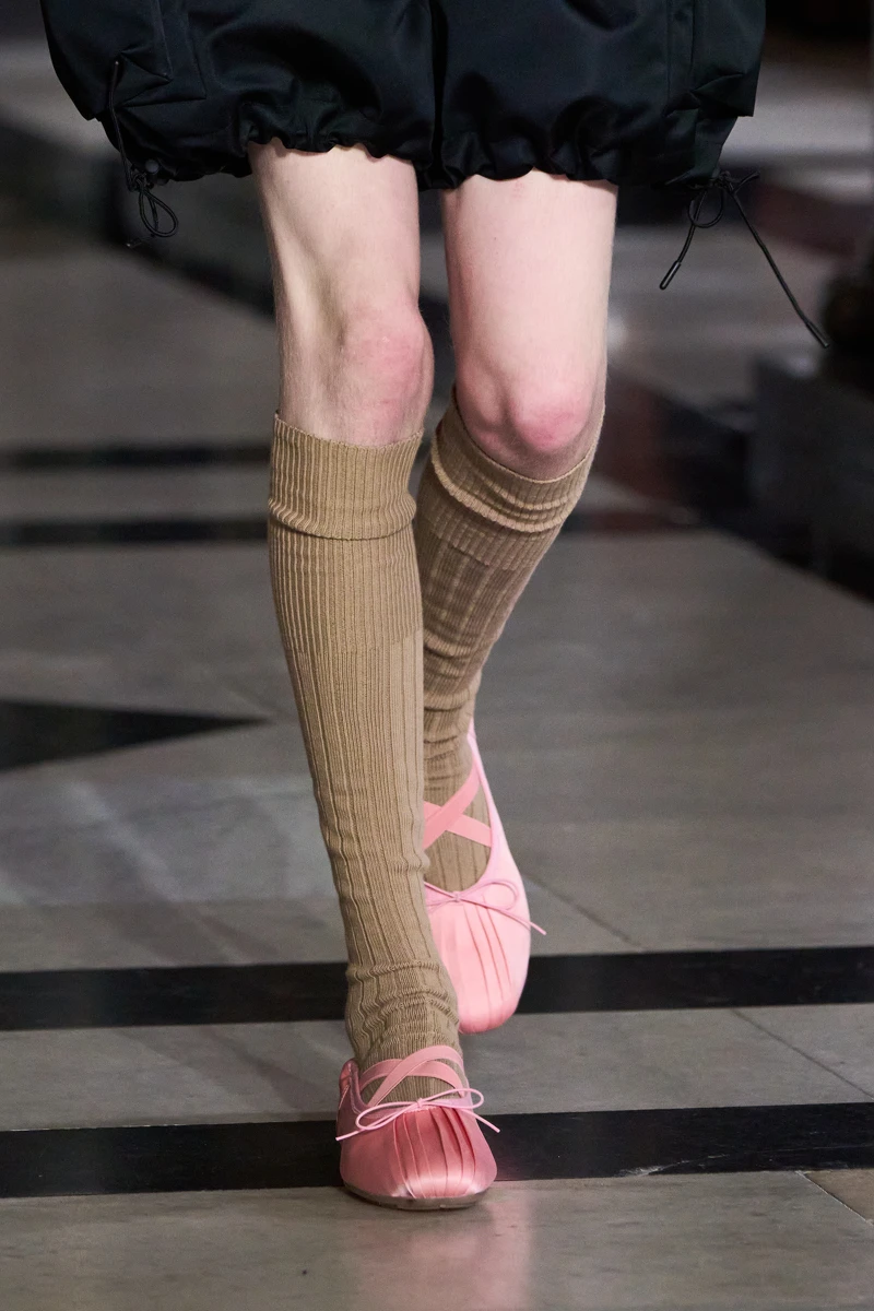 Simone Rocha 2025春夏系列。
