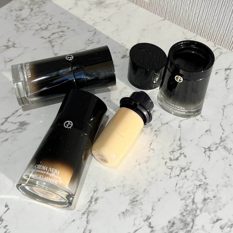 Armani beauty亞曼尼黑曜岩奢光精萃還推出了補充瓶。30ml,NT5,900、補充瓶30ml,NT4,500 Armani beauty亞曼尼黑曜岩奢光精萃還推出了補充瓶。30ml,NT5,900、補充瓶30ml,NT4,500