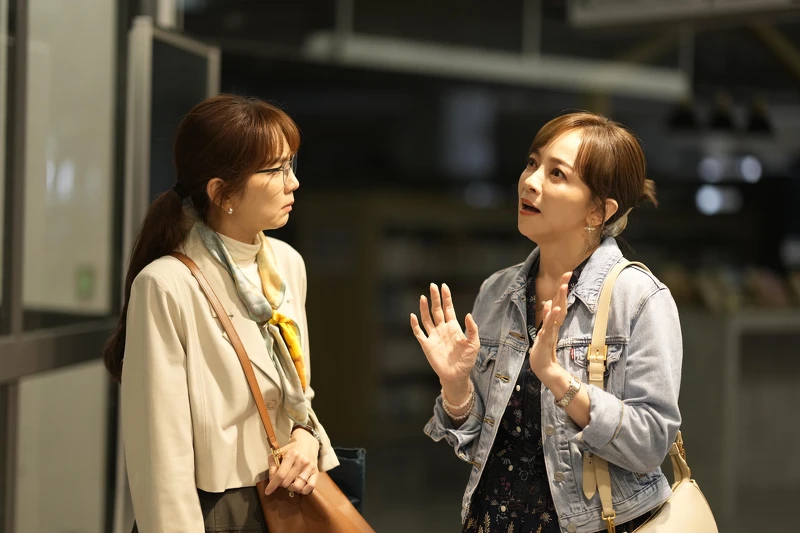 《今夜一起為愛鼓掌》季芹邀請閨蜜Ella陳嘉樺一起嘗試「情慾按摩」。 《今夜一起為愛鼓掌》季芹邀請閨蜜Ella陳嘉樺一起嘗試「情慾按摩」。