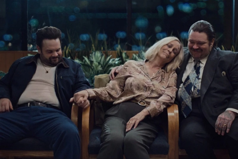 細膩演出對立與溫情的一面。 細膩演出對立與溫情的一面。