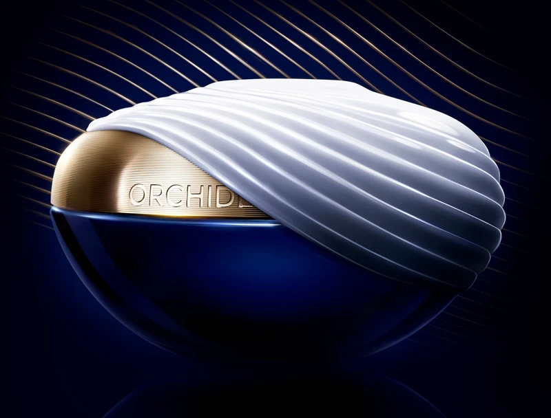 嬌蘭蘭鑽極萃氧生頸胸霜主視覺。 嬌蘭蘭鑽極萃氧生頸胸霜主視覺。