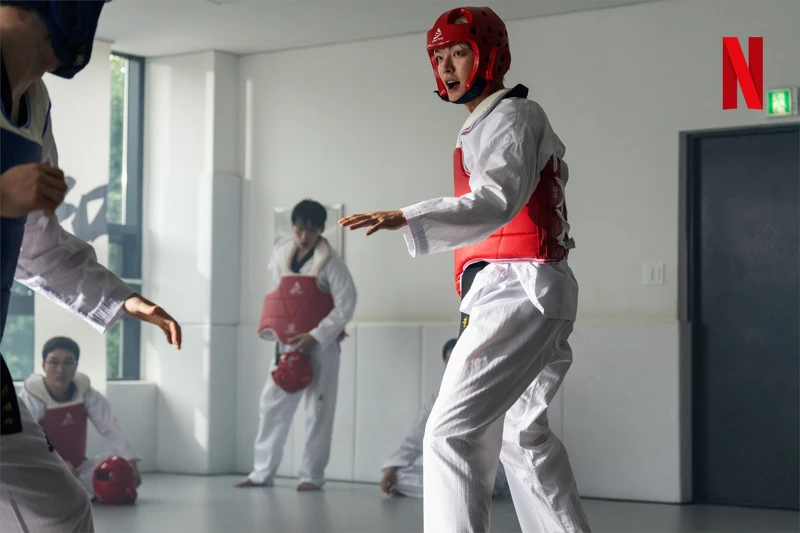 金宇彬大長腿就適合跆拳道迴旋踢