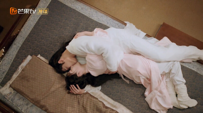 導演很愛拍俯視鏡頭，被網友封為”上帝視角”浪漫運鏡