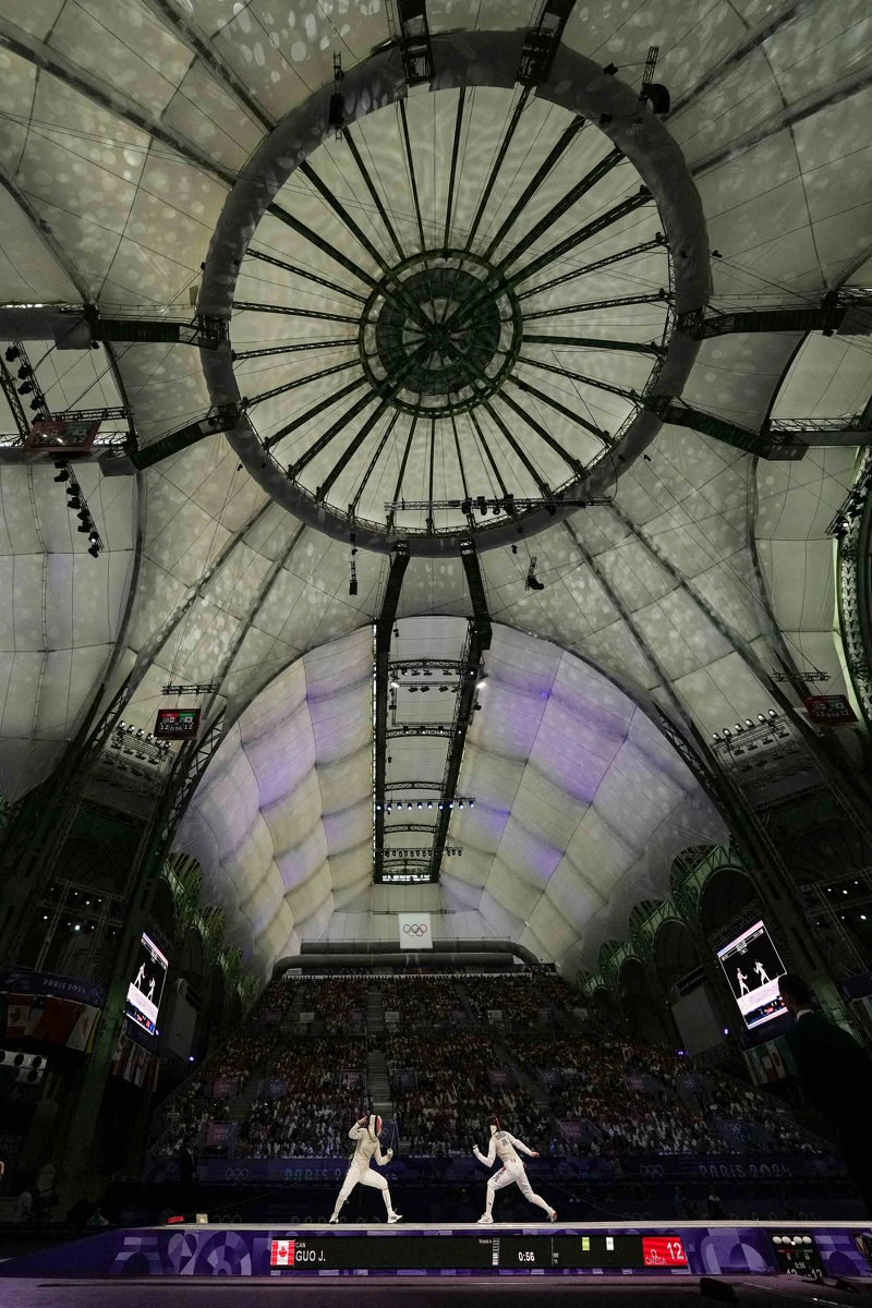 因世界博覽會而興建的巴黎大皇宮，悠悠走過了一世紀的歲月，如今在上千名專業工匠與建築工人的帶領下，將能透過這次的復修工程再現過去的絕代風華。