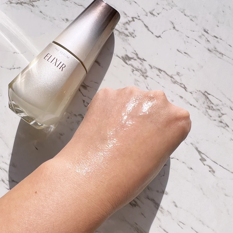 ELIXIR怡麗絲爾膠原新肌光速精華質地。 ELIXIR怡麗絲爾膠原新肌光速精華質地。