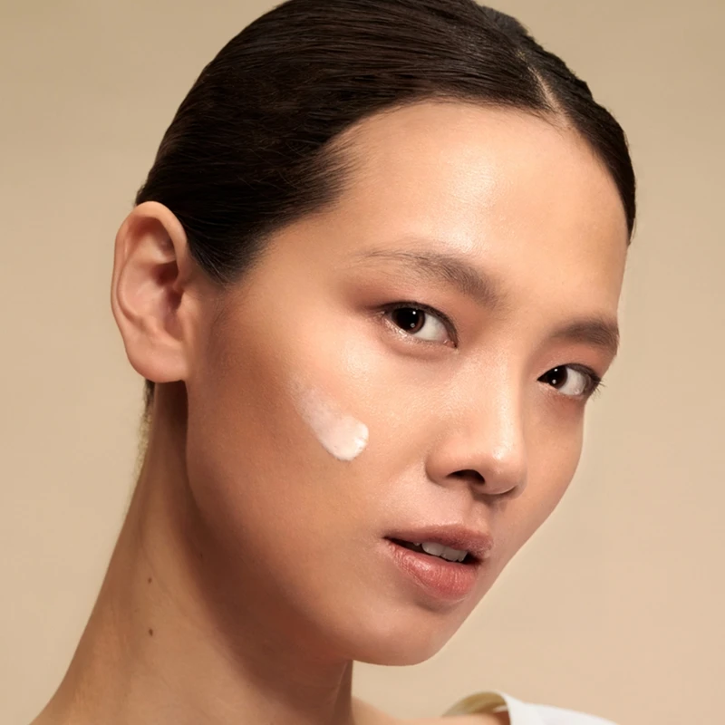 L'OCCITANE歐舒丹蠟菊賦活極萃質地示意。 L'OCCITANE歐舒丹蠟菊賦活極萃質地示意。