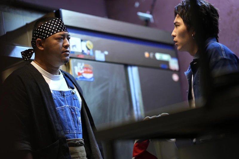 《今夜一起為愛鼓掌》巫建和與草爺飾演性格完全相反的情侶。 《今夜一起為愛鼓掌》巫建和與草爺飾演性格完全相反的情侶。