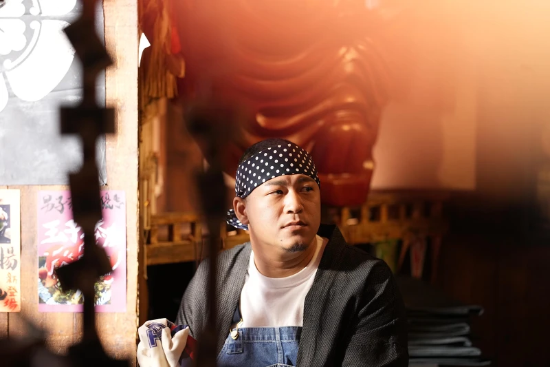 《今夜一起為愛鼓掌》外表陽剛的草爺首度飾演同志角色。 《今夜一起為愛鼓掌》外表陽剛的草爺首度飾演同志角色。