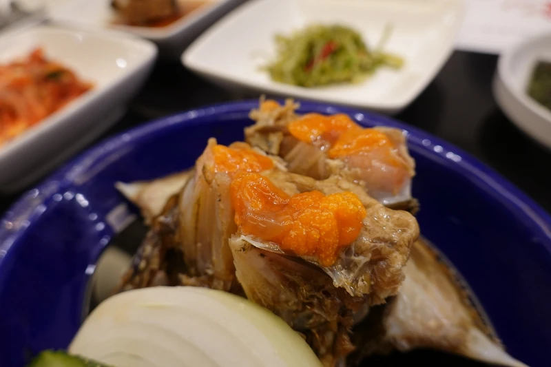 招牌醬蟹。滿滿蟹膏讓人口水直流，難怪韓國人又稱醬蟹是「偷飯賊 (밥도둑)」。