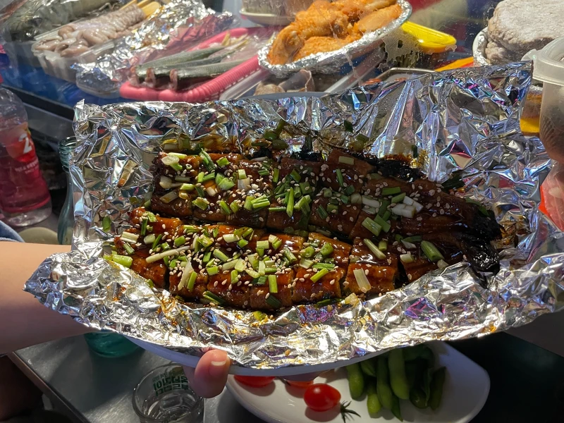 美味的醬烤鰻魚。