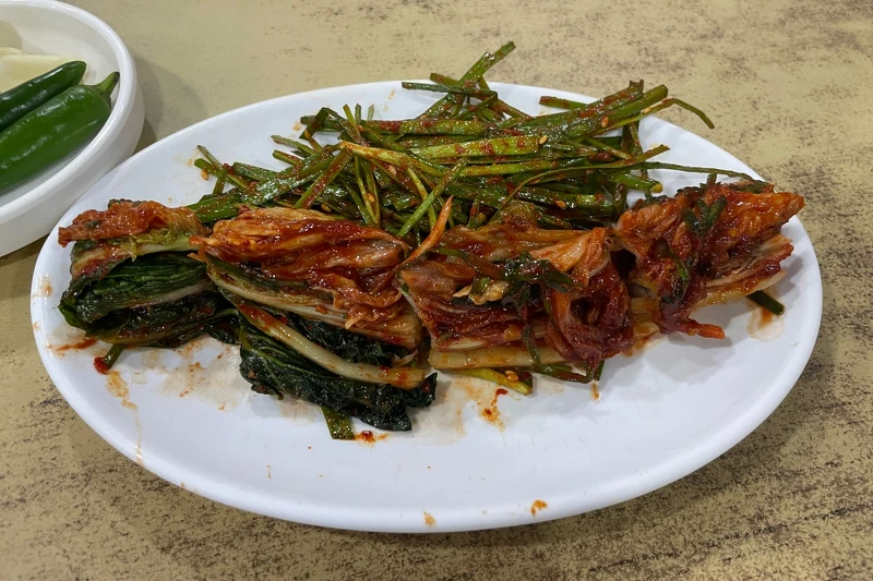 用蝦子魚露醃製的辣泡菜。
