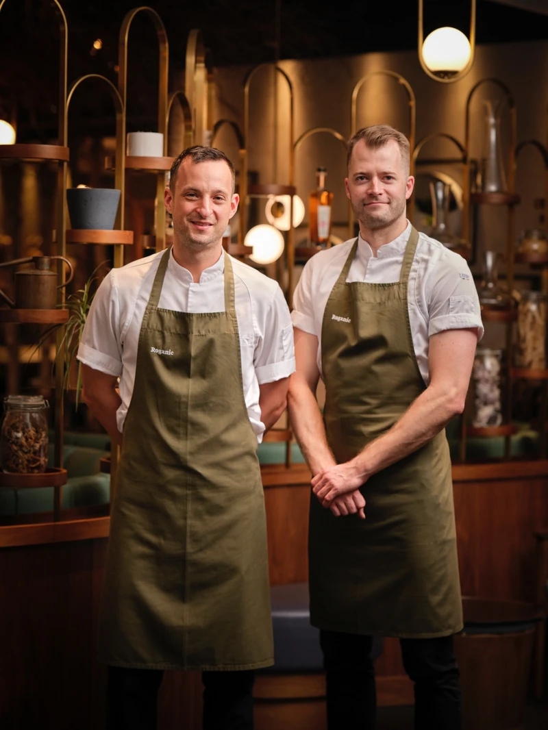 「Roganic Hong Kong」主廚 Adam Catterall 和副主廚 Mark Catchpole 領軍來台。 「Roganic Hong Kong」主廚 Adam Catterall 和副主廚 Mark Catchpole 領軍來台。