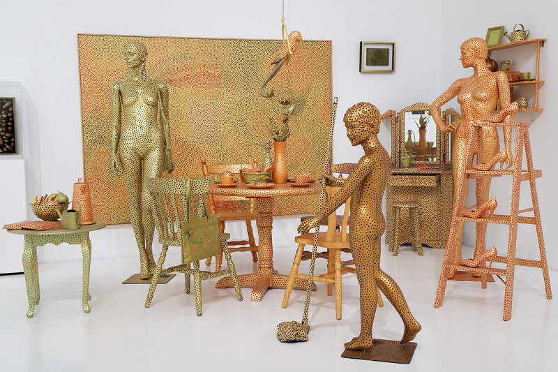 草間彌生,《幻影的彼方》,1999,尺寸依場地而定,複合媒材,W Collection,北師美術館提供 草間彌生,《幻影的彼方》,1999,尺寸依場地而定,複合媒材,W Collection,北師美術館提供