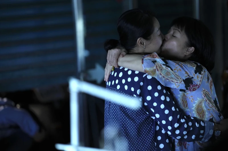 :《今夜一起為愛鼓掌》潘麗麗與鮑正芳飾演女同志長輩,步入中年後相愛。 :《今夜一起為愛鼓掌》潘麗麗與鮑正芳飾演女同志長輩,步入中年後相愛。