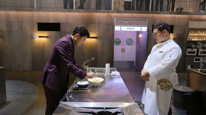 「橄欖油香蒜義大利麵」讓他成功通過安成宰的檢驗。 「橄欖油香蒜義大利麵」讓他成功通過安成宰的檢驗。