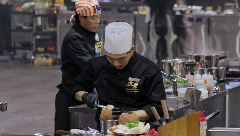 打造自創八寶丸的外送員廚師 打造自創八寶丸的外送員廚師