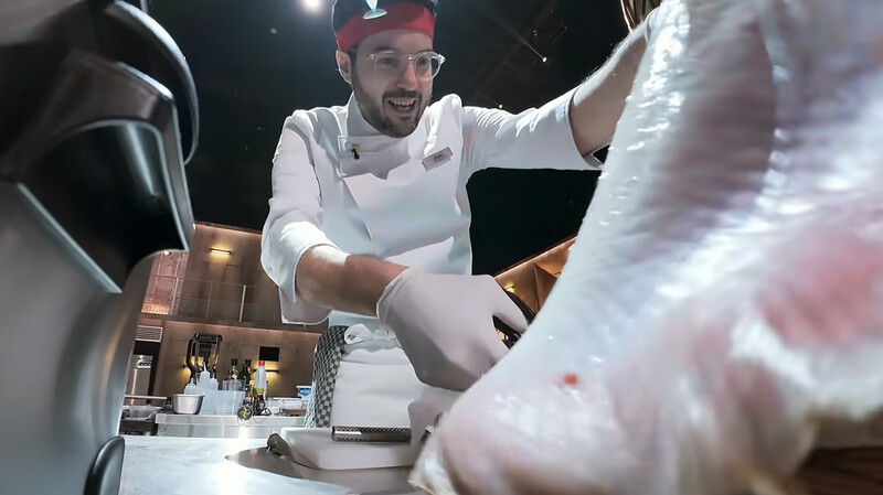 白湯匙法布里齊奧法拉利在節目中,人生第一次料理鰩魚。 白湯匙法布里齊奧法拉利在節目中,人生第一次料理鰩魚。
