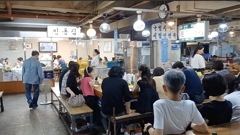 阿姨無菜單料理一號的韓式小吃店안동집 손칼국시 阿姨無菜單料理一號的韓式小吃店안동집 손칼국시