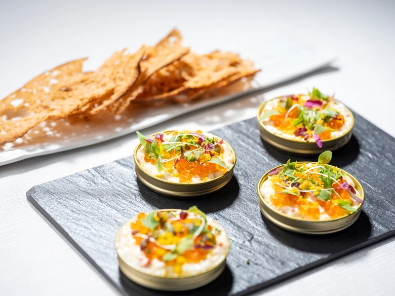 慕舍酒店嘉年華派對全天提供賓客米其林二星Molino de Urd&aacute;niz渥達尼斯磨坊的西班牙小食享用