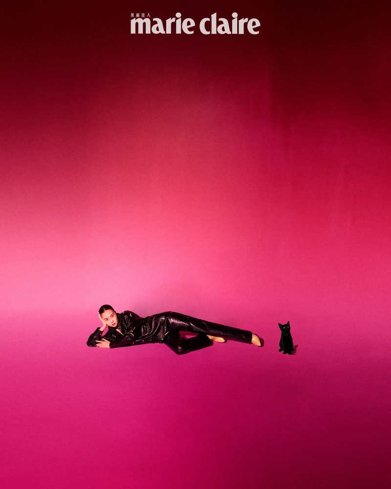 黑色皮革襯衫、黑色皮革長褲、皮革西部靴,all by Isabel Marant。 黑色皮革襯衫、黑色皮革長褲、皮革西部靴,all by Isabel Marant。