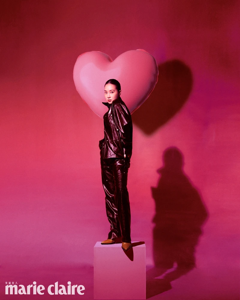 黑色皮革襯衫、黑色皮革長褲、皮革西部靴,all by Isabel Marant。 黑色皮革襯衫、黑色皮革長褲、皮革西部靴,all by Isabel Marant。