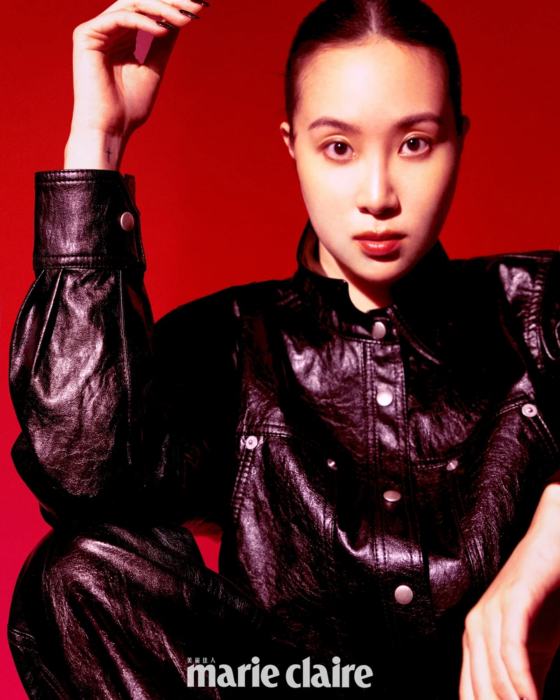 黑色皮革襯衫、黑色皮革長褲,both by Isabel Marant。 黑色皮革襯衫、黑色皮革長褲,both by Isabel Marant。