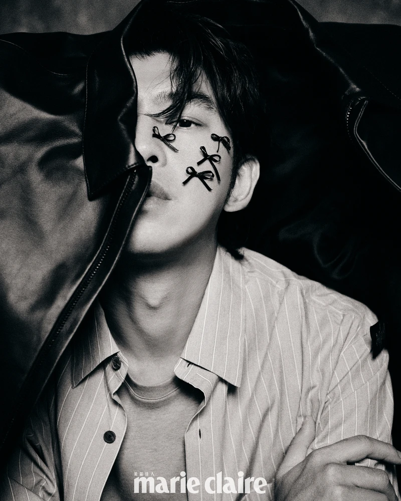 黑色皮衣、條紋襯衫、灰色圓領上衣,all by Peter Wu。 黑色皮衣、條紋襯衫、灰色圓領上衣,all by Peter Wu。