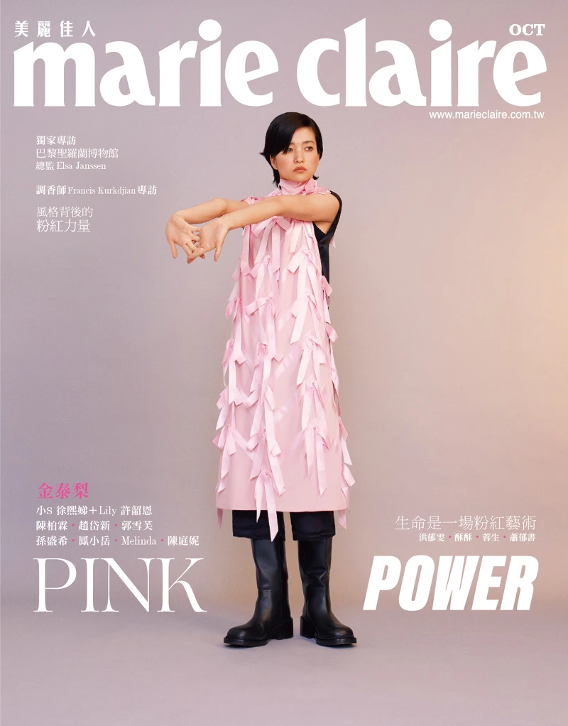 粉紅色綴飾洋裝、絲質褲子、黑色皮革長褲,all by Prada。 粉紅色綴飾洋裝、絲質褲子、黑色皮革長褲,all by Prada。