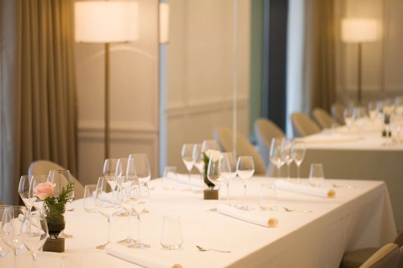 美享地餐廳推出午宴菜單，迎接酒店大量商務客群。