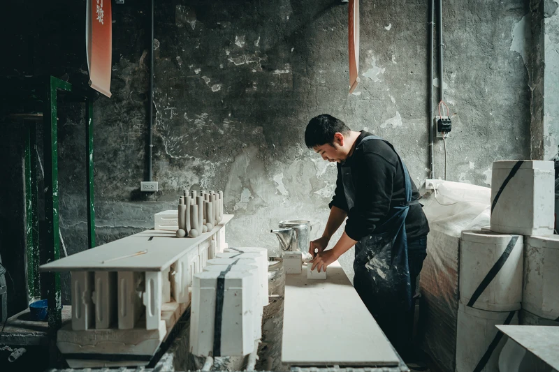 五號路線 陶聚工廠_由師傅實際操作機台與灌模,近距離體驗生產過程。 五號路線 陶聚工廠_由師傅實際操作機台與灌模,近距離體驗生產過程。