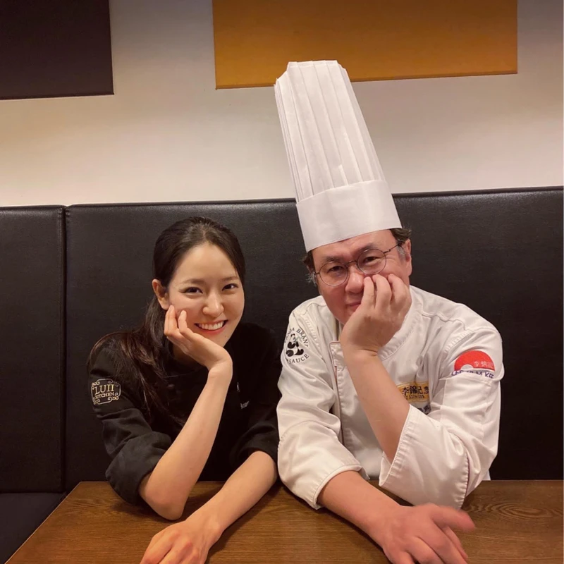 朴恩影與恩師呂敬來情同父女 朴恩影與恩師呂敬來情同父女