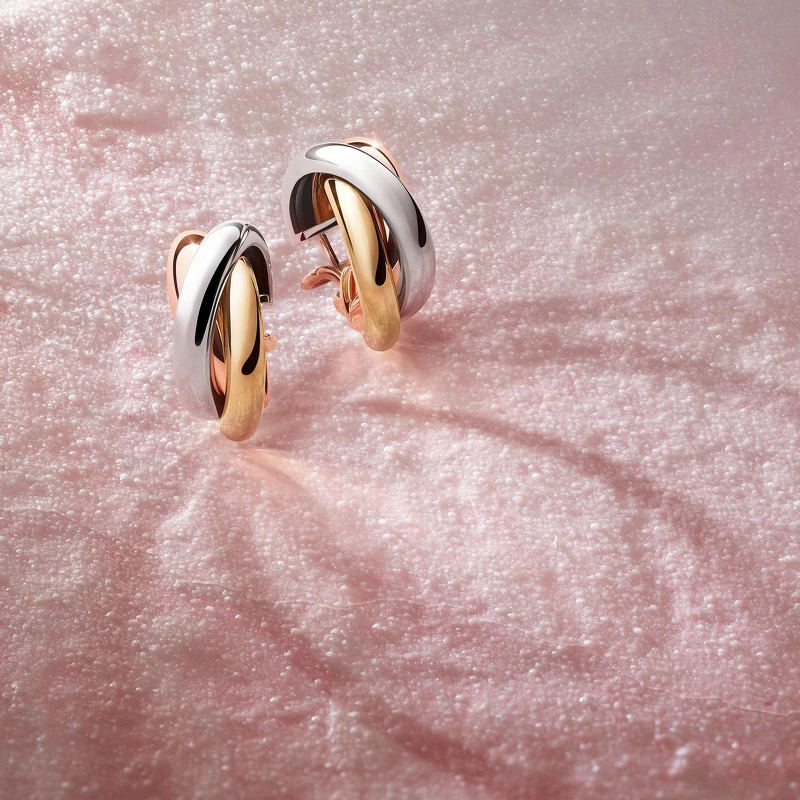 自Trinity系列標誌性3色K金戒環，可延伸出囊括愛情、友誼與忠誠等面向在內的情感內涵。