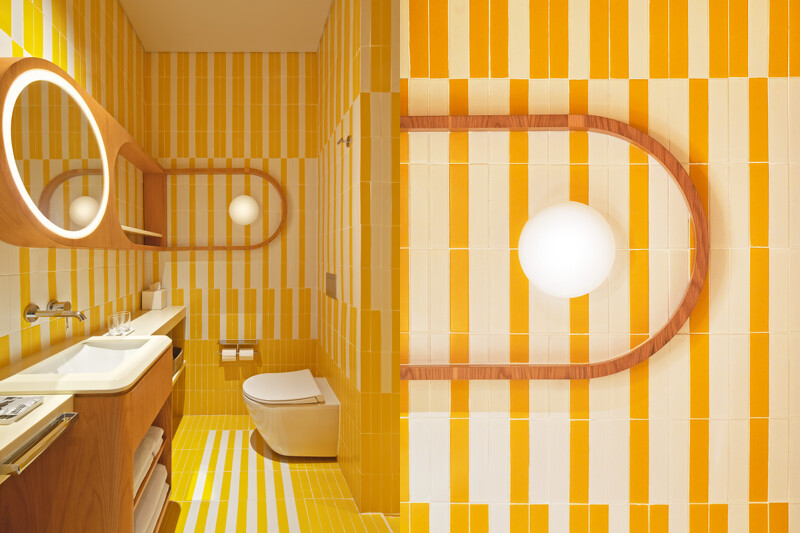 色彩鮮豔的衛浴空間。