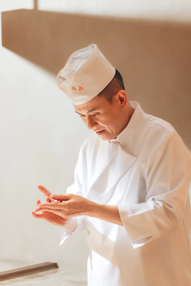 「吉兆割烹壽司」創辦人兼主廚許文杰。 「吉兆割烹壽司」創辦人兼主廚許文杰。