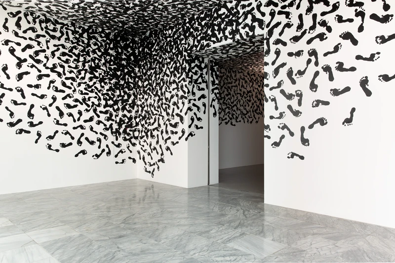 蕾琴娜．希維拉，《入侵系列：冒險故事》(現地製作版)，2006 /2024，數位輸出、卡點西德，依展場而定。臺北市立美術館典藏。圖像由北美館提供。